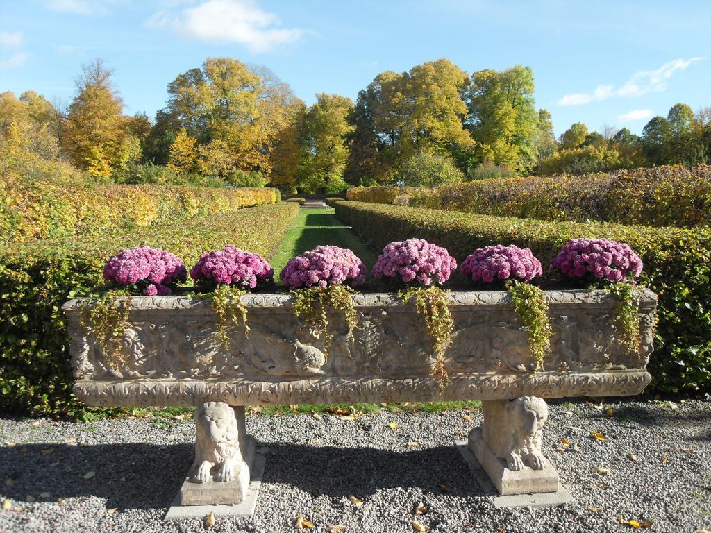 Naesby Slott Hotel Taby Bagian luar foto