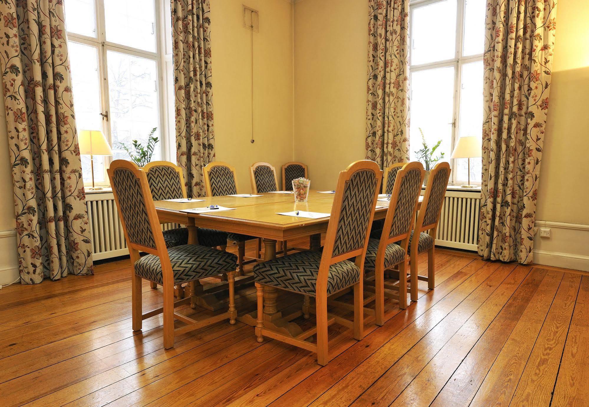 Naesby Slott Hotel Taby Bagian luar foto