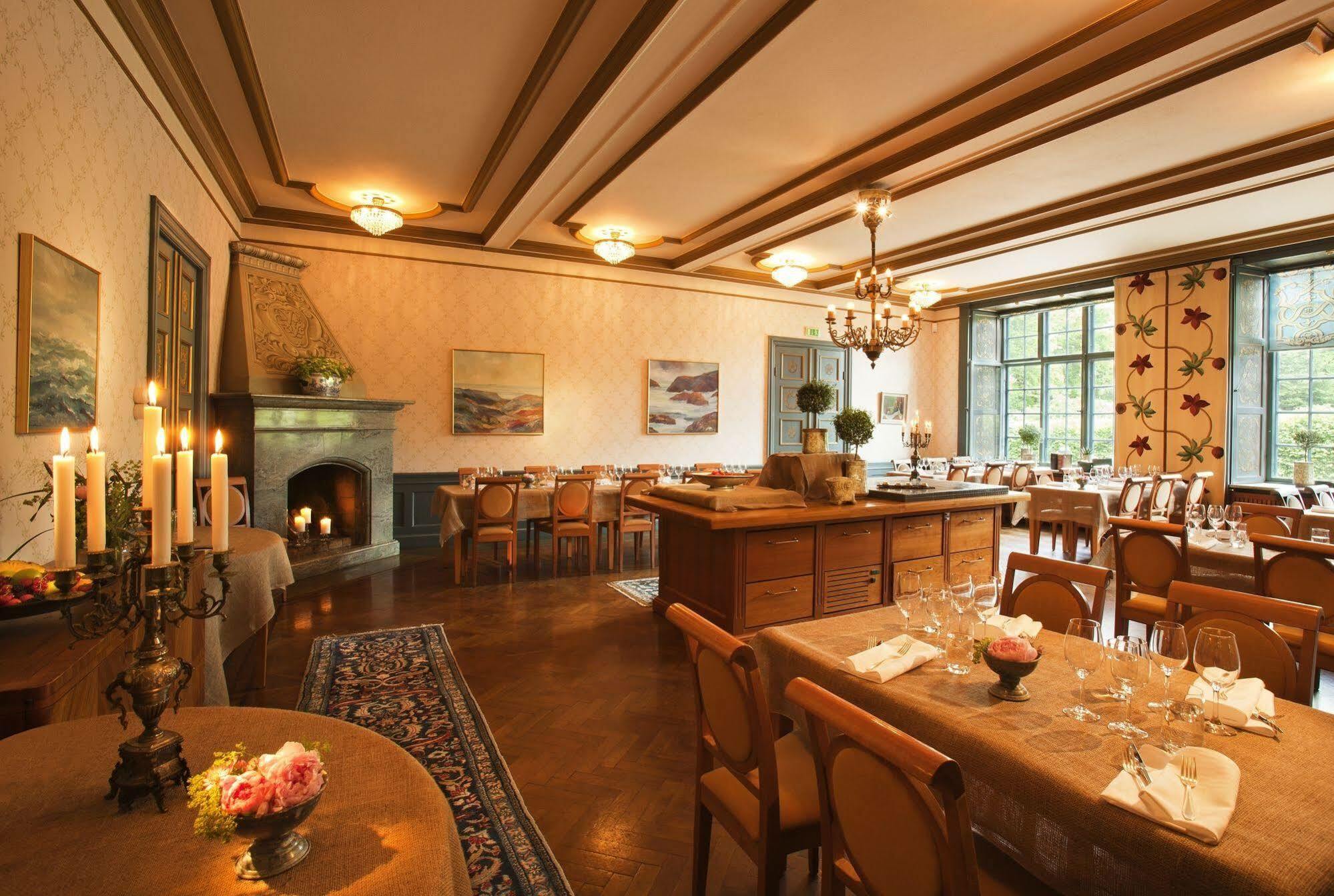 Naesby Slott Hotel Taby Bagian luar foto